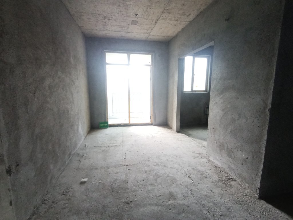 蓝天新城毛坯大三房南北通透看房方便