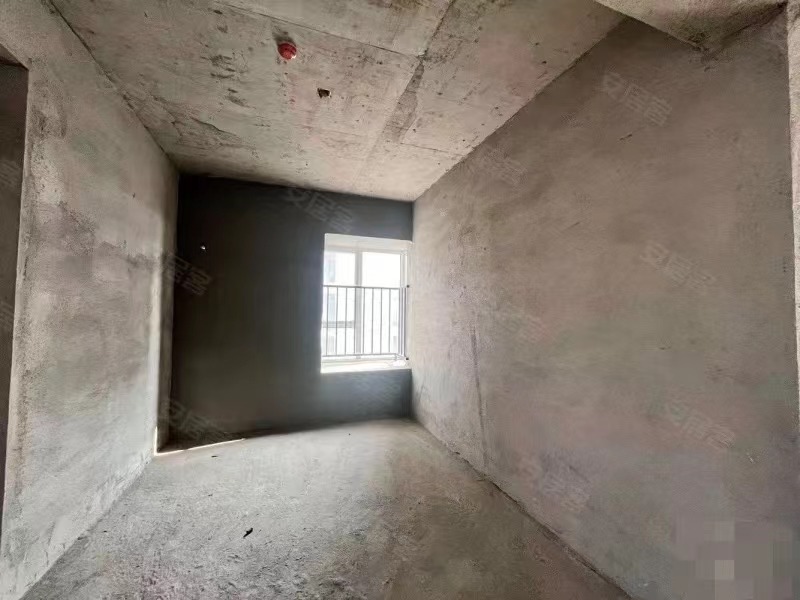 捡漏，亏本出售，蓝天白云，单价5300，南北通透，中间好楼层，视野好