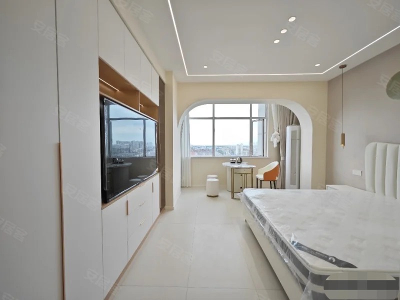 159，降价了！纽芬兰附近，全新精装，只卖21万，70年产权带证，房东亏死，电梯好楼层，证满二