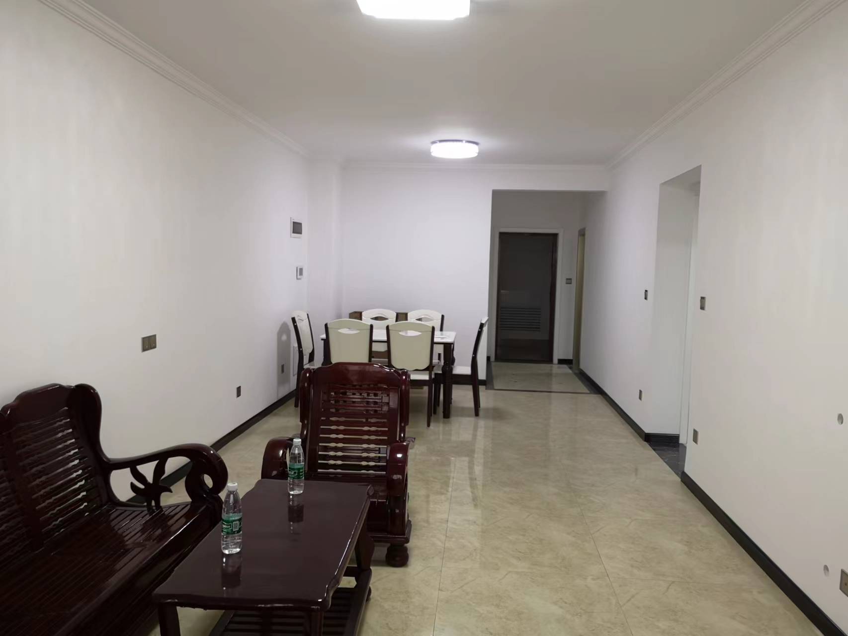 森林国际城精装大两房出租，中高楼层采光视野好，家电齐全拎包入住