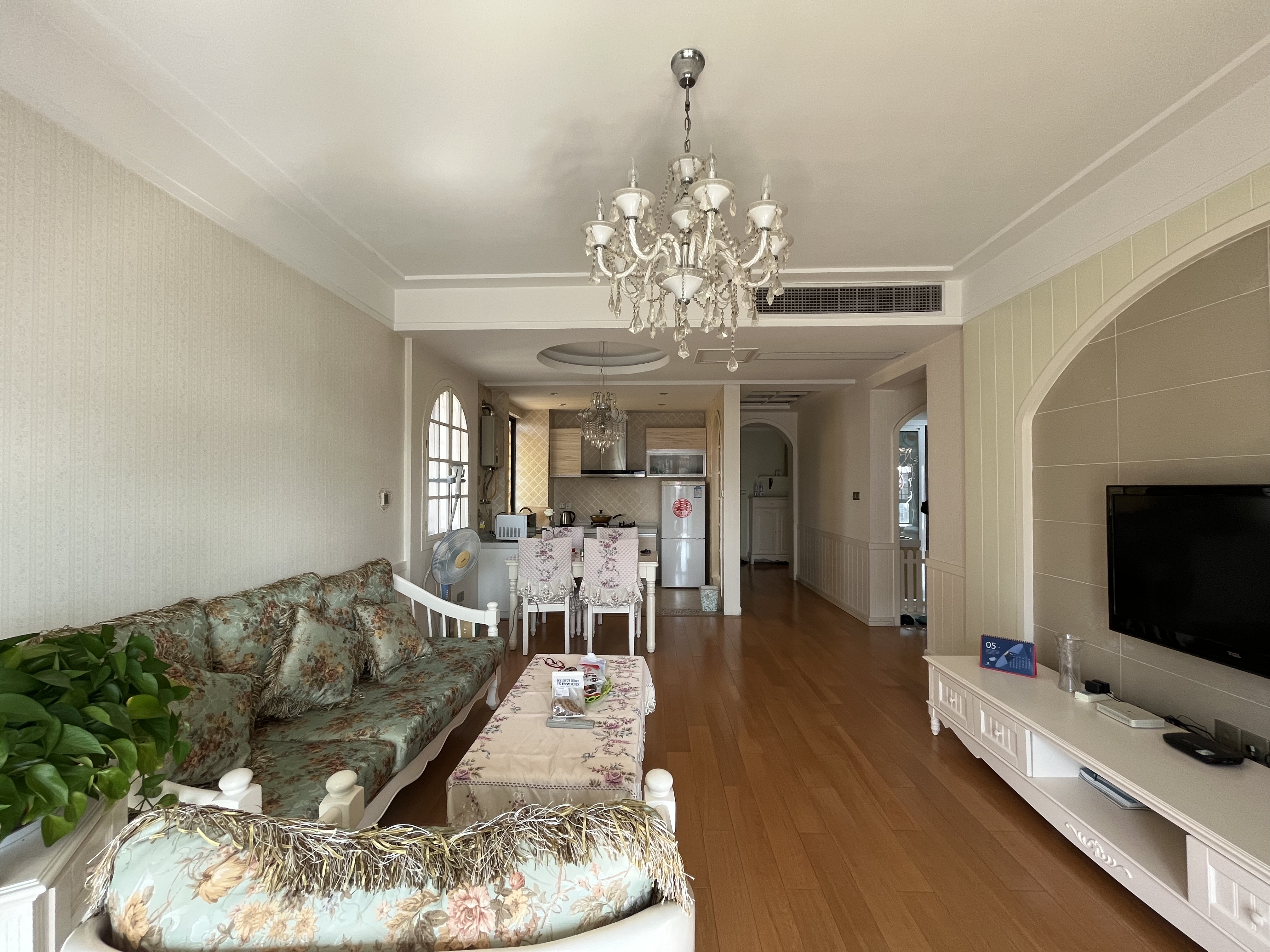 亿美国际公馆  全新装修   好楼层  房东急售