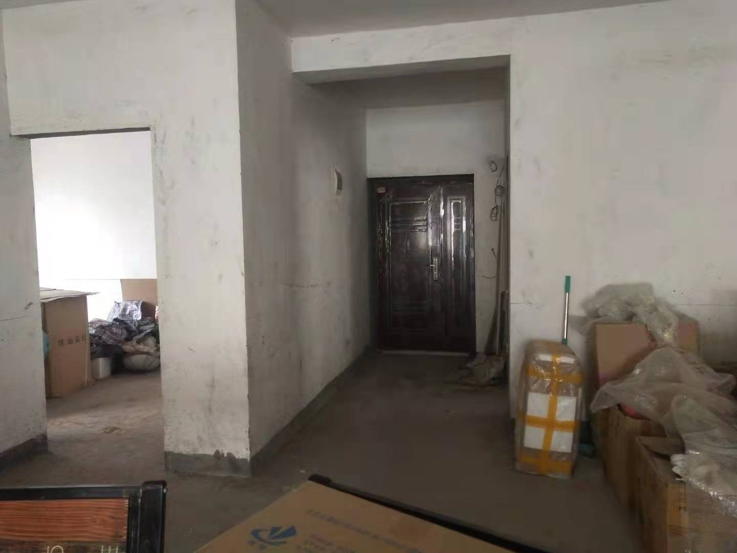 宏运名居毛坯大四房中间楼层方便看房