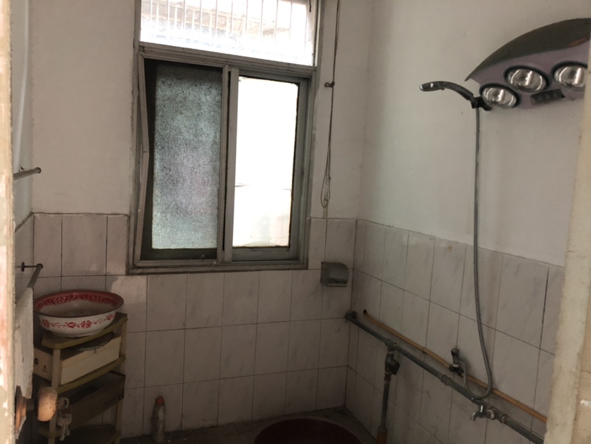 笆篓湾，广电对面，临近武商，体育广场，好地段，业主诚心