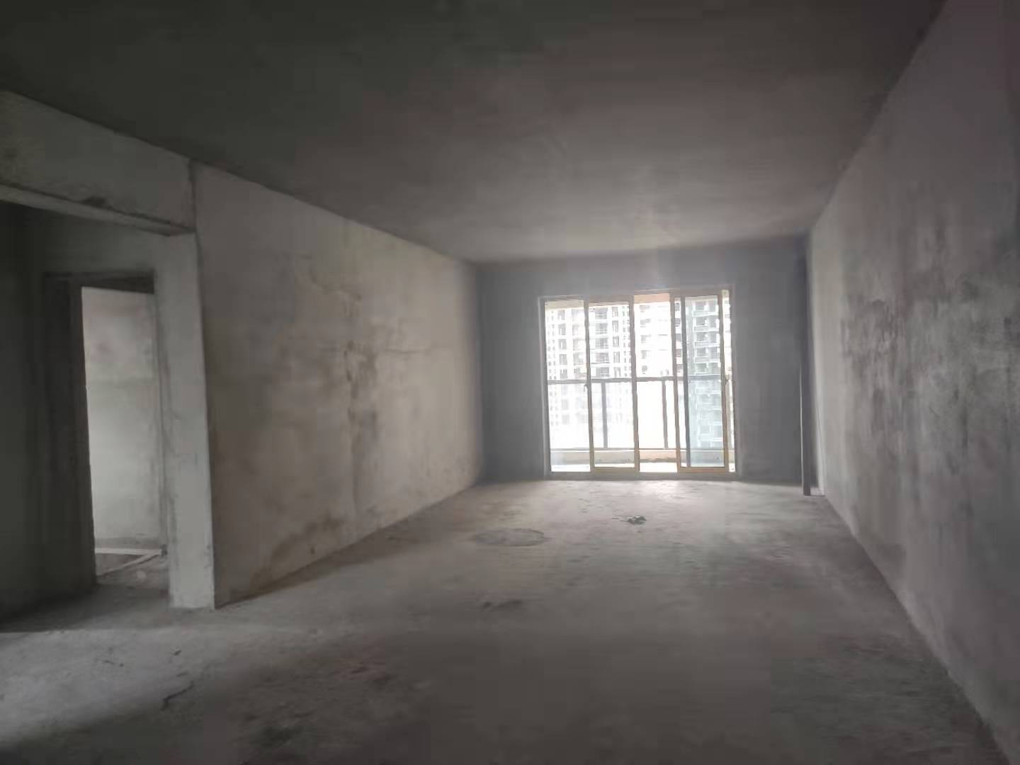 御湖世家现房 136平带车位86万 好楼层 可贷款 看房方便