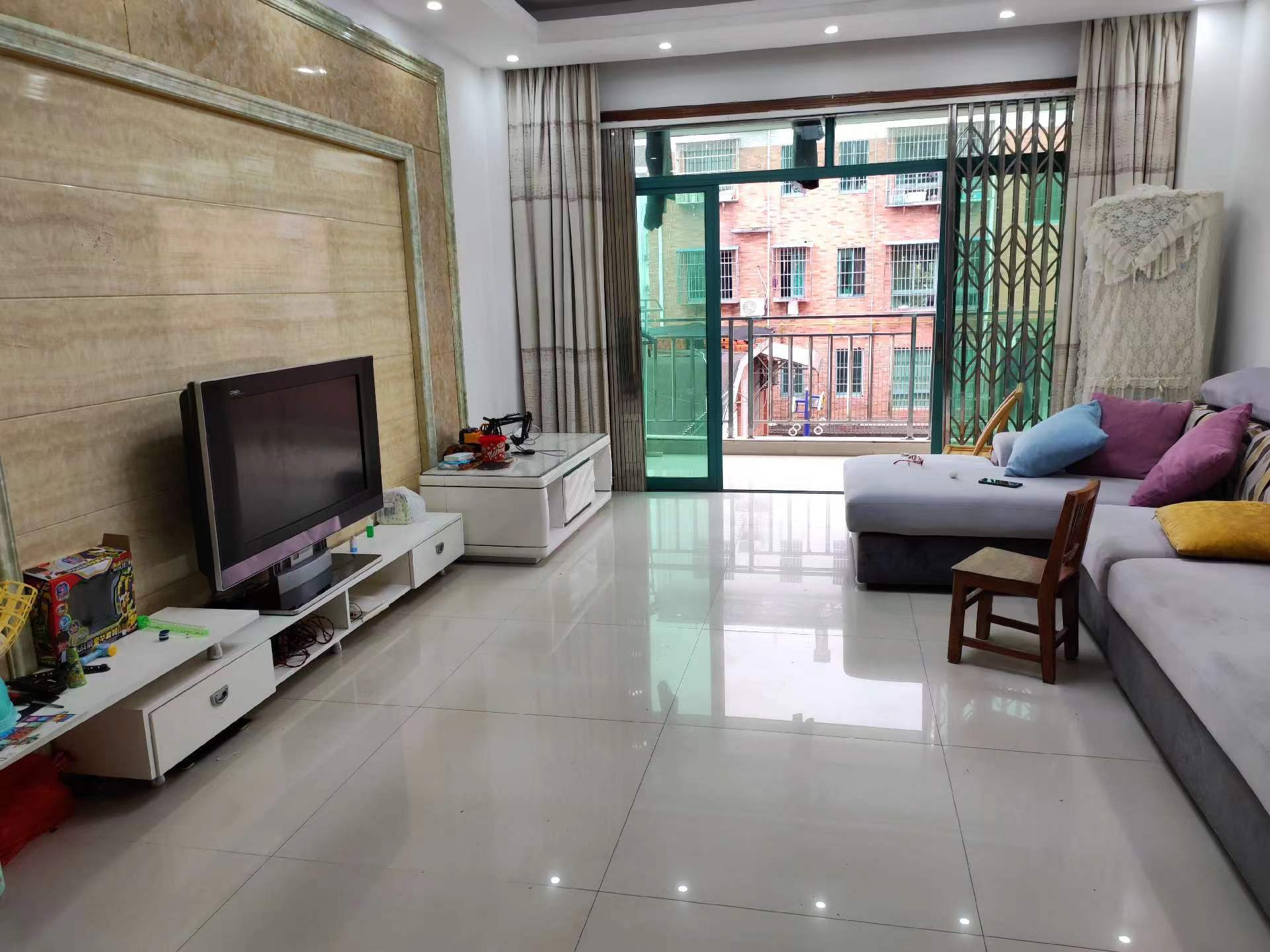 青青家园.精装三房两卫.中间楼层.证件满二.看房方便