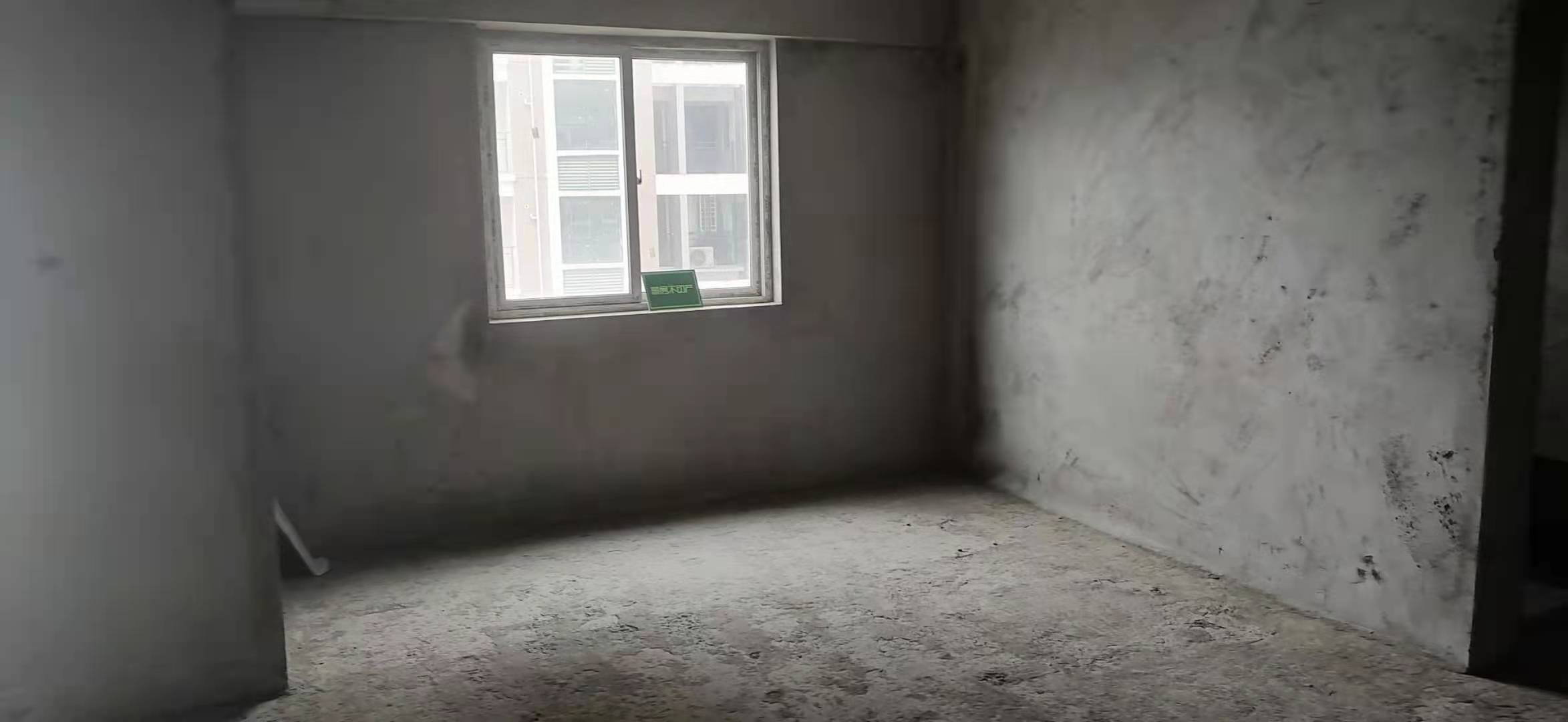 锦江国际毛坯三房电梯中间楼层诚心出售，有钥匙看房方便