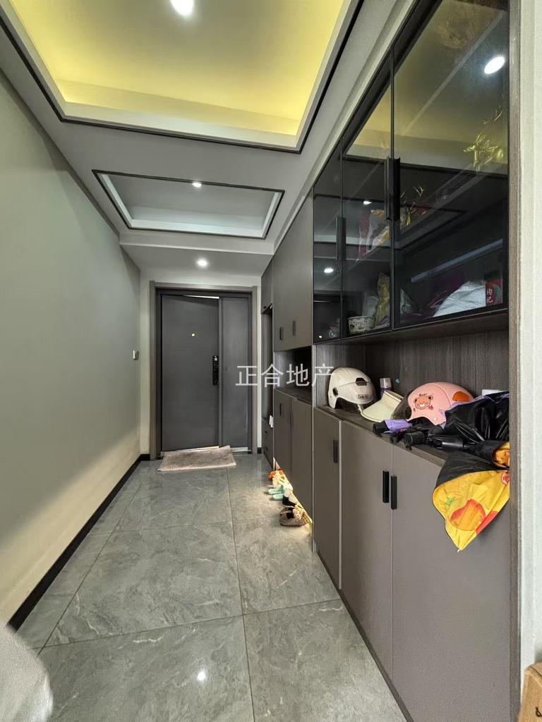 降价了，沔街头上，润泽天下，9.9成新，精装3房2卫，拎包即住。满二，好楼层