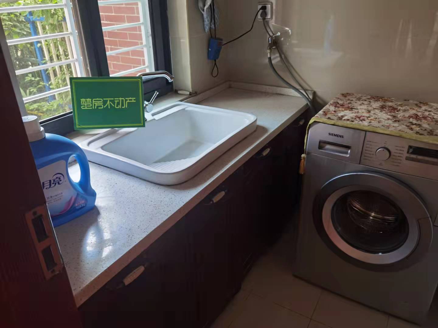 西郊庄园乡野别墅乡村花园壕装联排别墅，一线水景，装修花了100多，养花养草可钓鱼