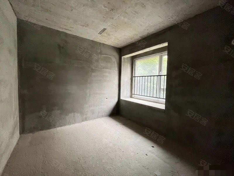 382，急售，城南，交投满庭春，电梯洋房，单价3500，诚心出售，双阳台