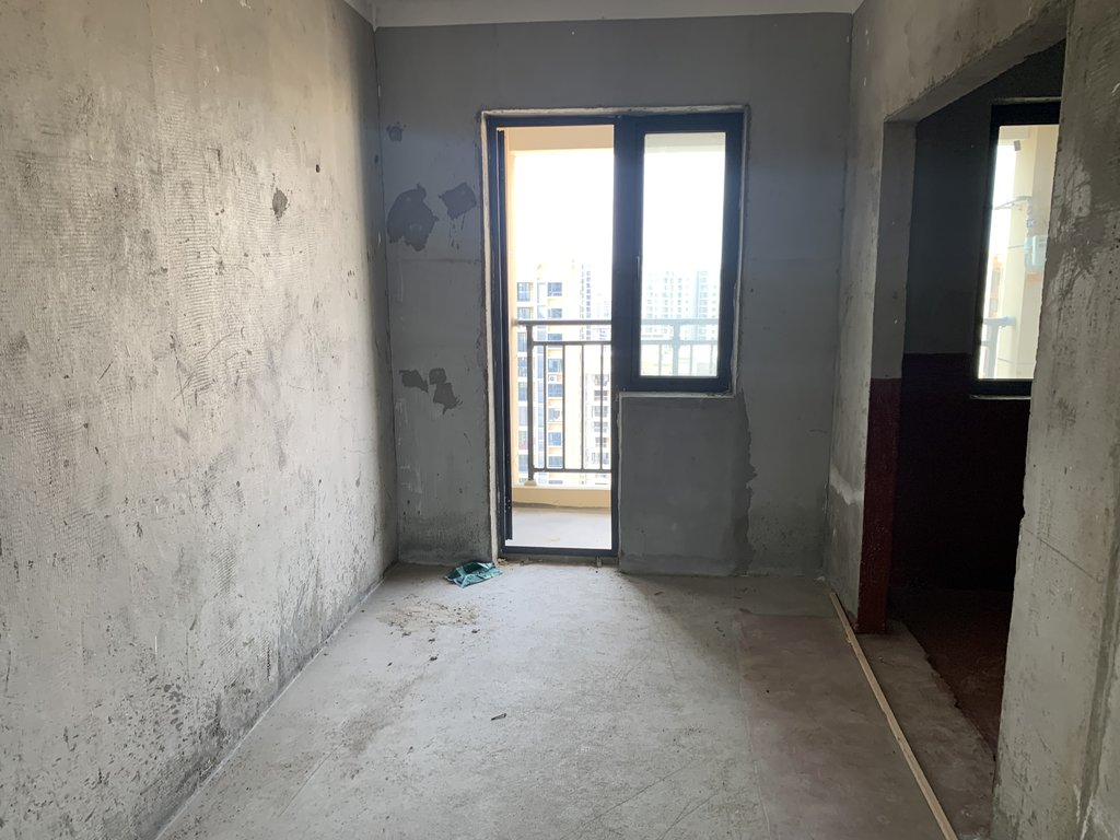 森林国际翡冷翠毛坯大三房南北双阳台喜欢就来