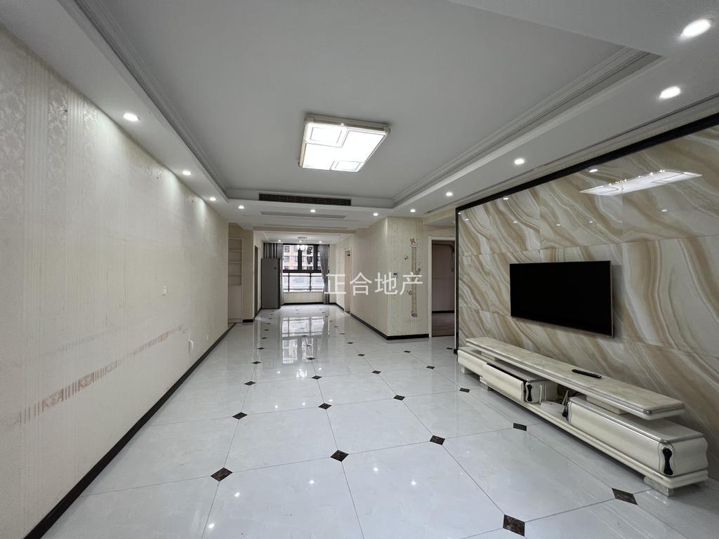 颐和公馆，大三房，精装三房两卫，9成新装修，单价5400，看中可谈