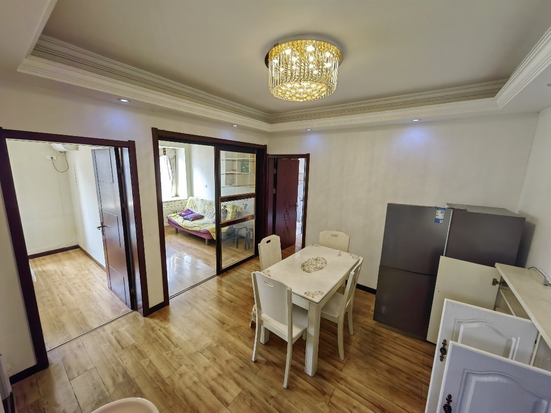 和合国际城4期精装修家具家电全配优价出租！