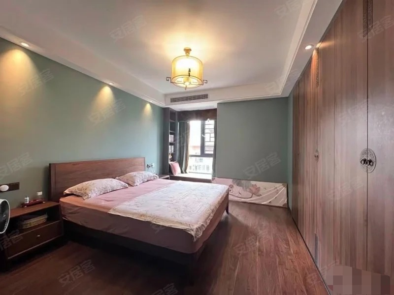 ？急售，城南，新城壹号5期，精装三房两卫，电梯好楼层，证满二，诚心出售