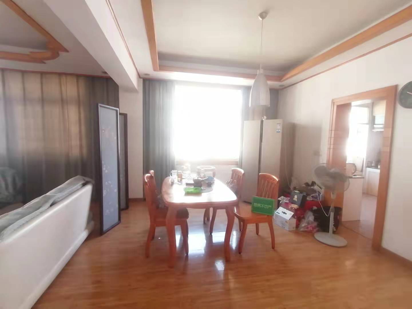 经纬楼步梯4楼精装修有大院子带地下室旁边龙华山对面中学证满2年