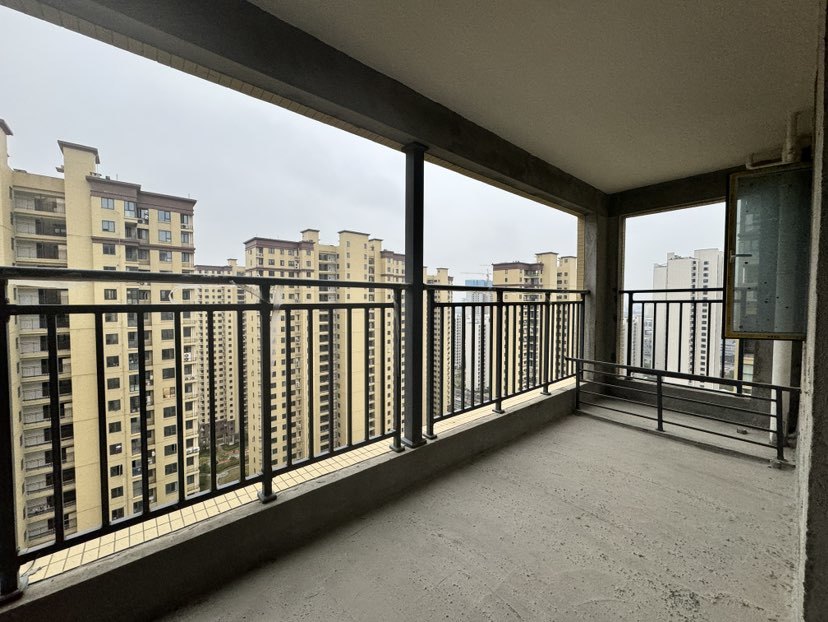 城南，新城名都，送车位，毛坯3房2厅2卫，证满二，看中可谈