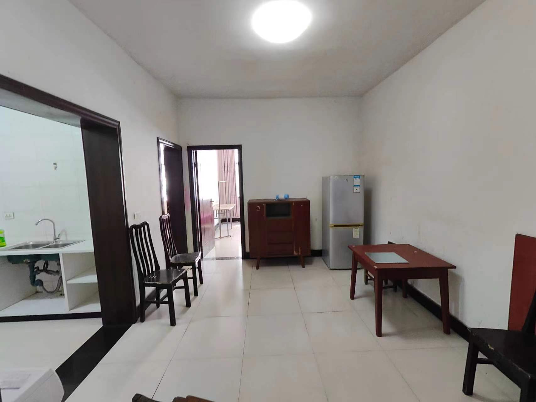 两室一厅才600 ，明珠酒店对面好屋来了，快点来看屋