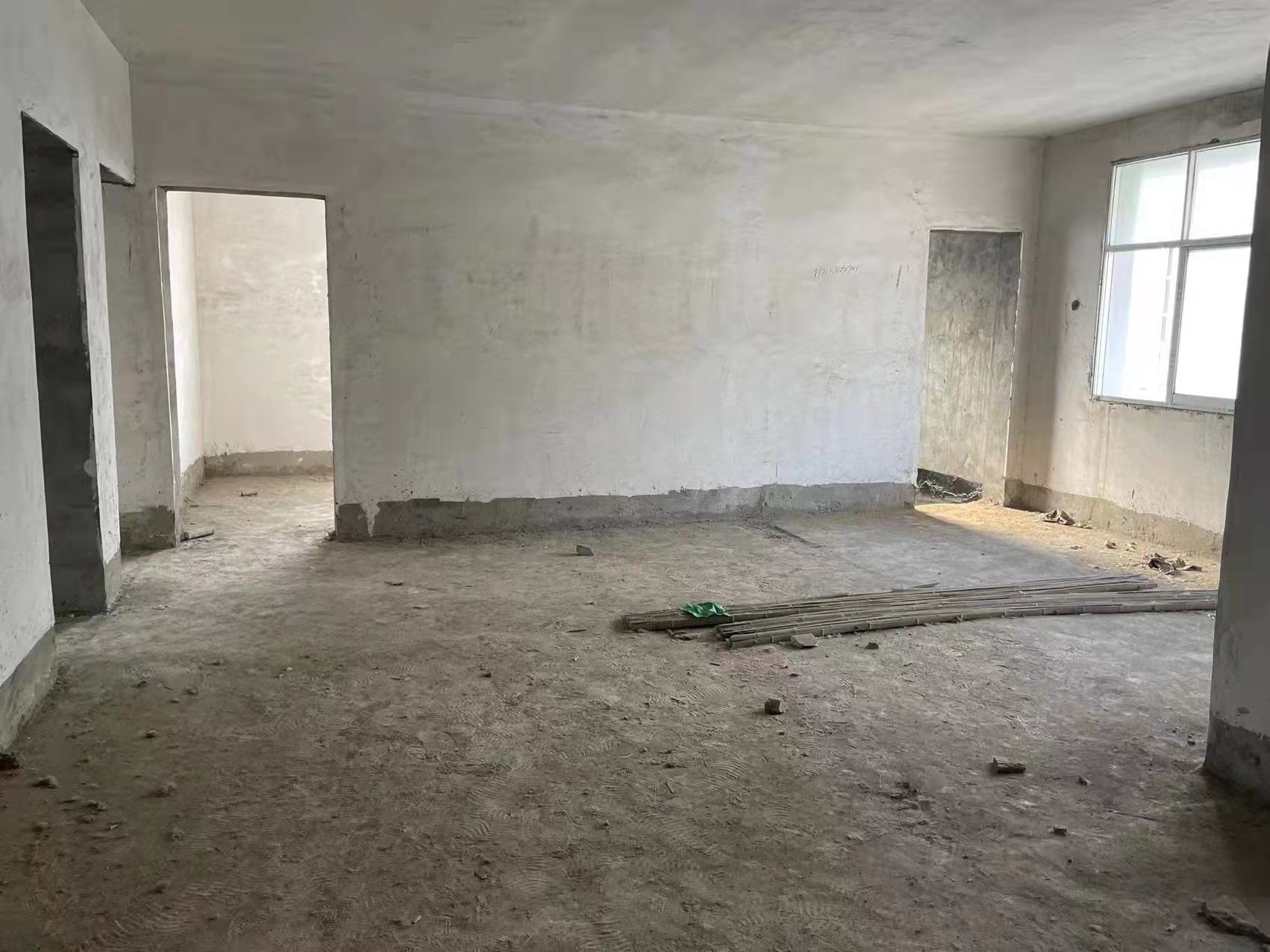 城东一中对面福瑞楼毛坯大三房有钥匙看房方便