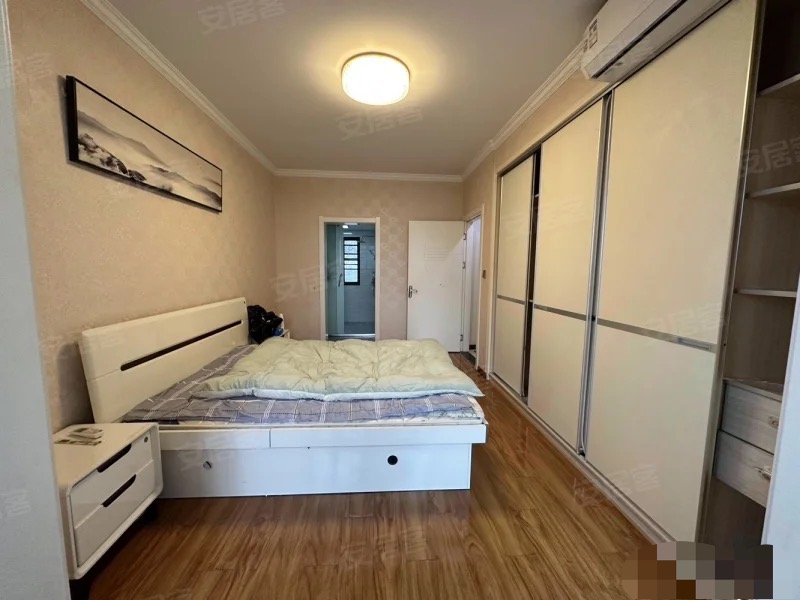 城南，新城壹号5期，精装三房两卫，双阳台，电梯好楼层，满二