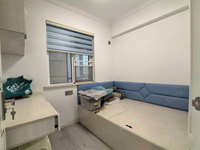 403，捡漏，降‬价了，森林‬国际，精装三房​，成色新，拎包入住