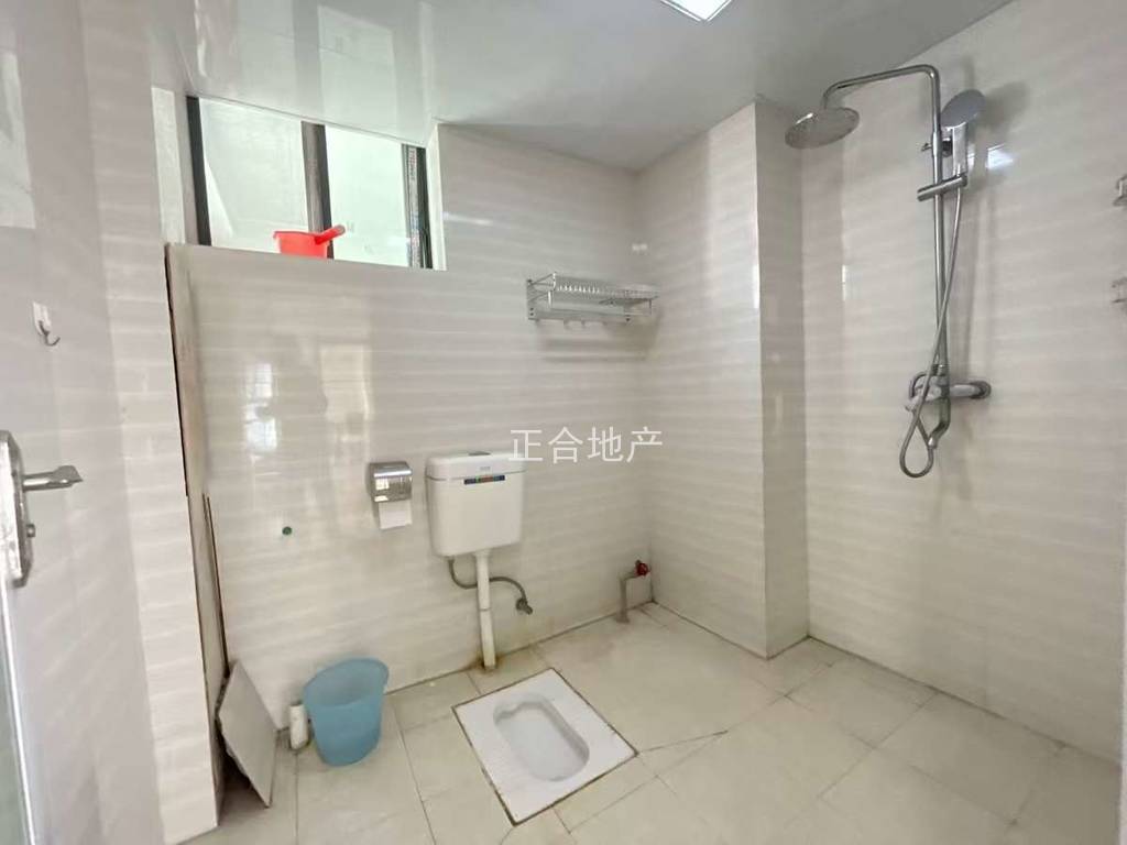 业主诚信出售，城南，福星城，精装三房，电梯好楼层，单价4400，证满二