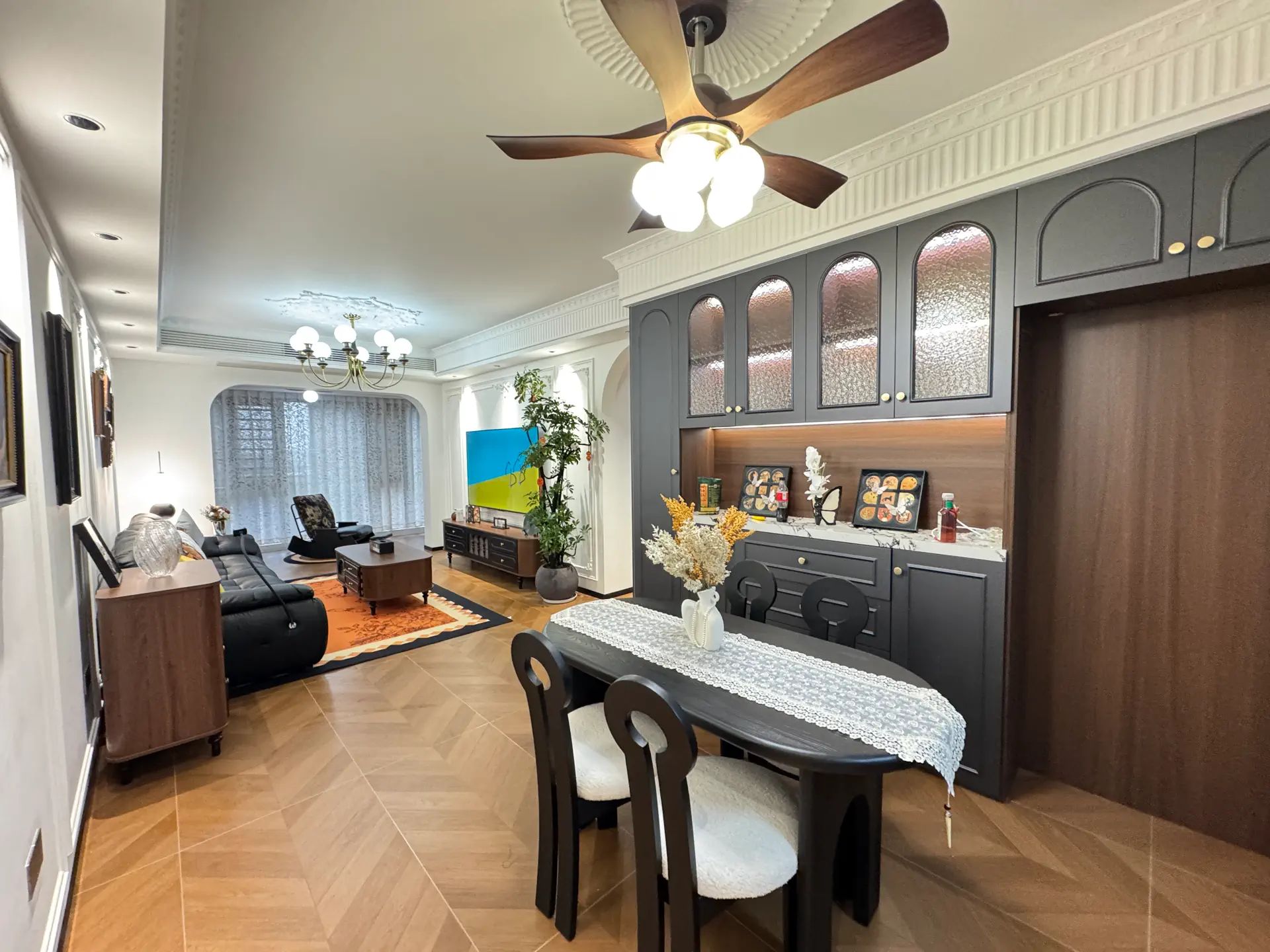 城南，金科，精装三房两卫，三中三小，全新装修，拎包入住！证满二