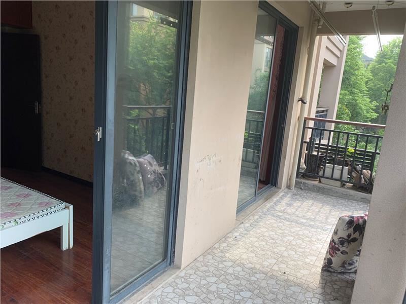 绿地锦城，楼层好装修只卖毛坯价，证满两年，拎包入住，是您置家 选！