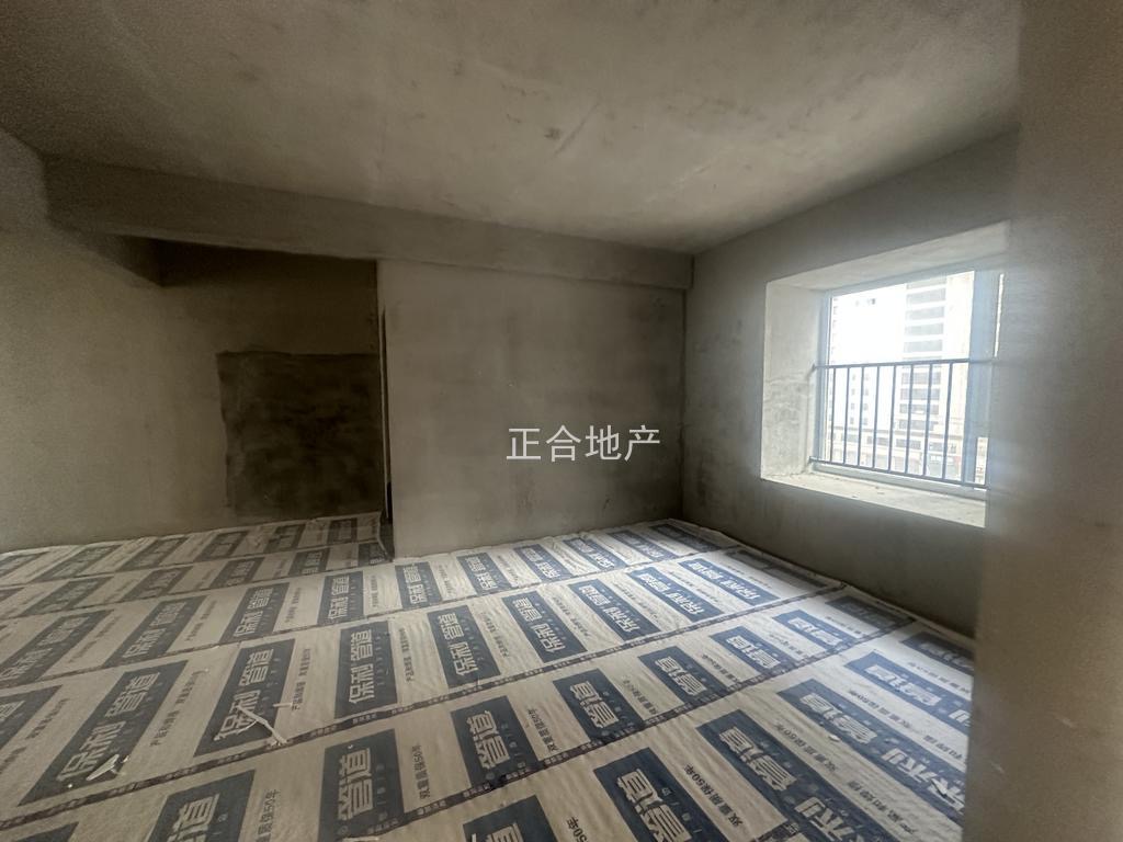 降价了，蓝天花园，电梯小高层，一梯一户，好楼层，南北双阳台，单价6300，看中可谈