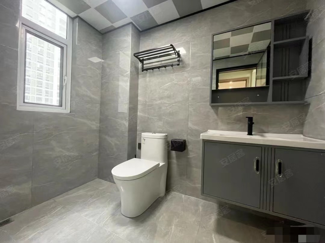 88，捡漏速度，风和日丽，一天未住，精装4房，单价只要5300，全屋中央空调，证满二，