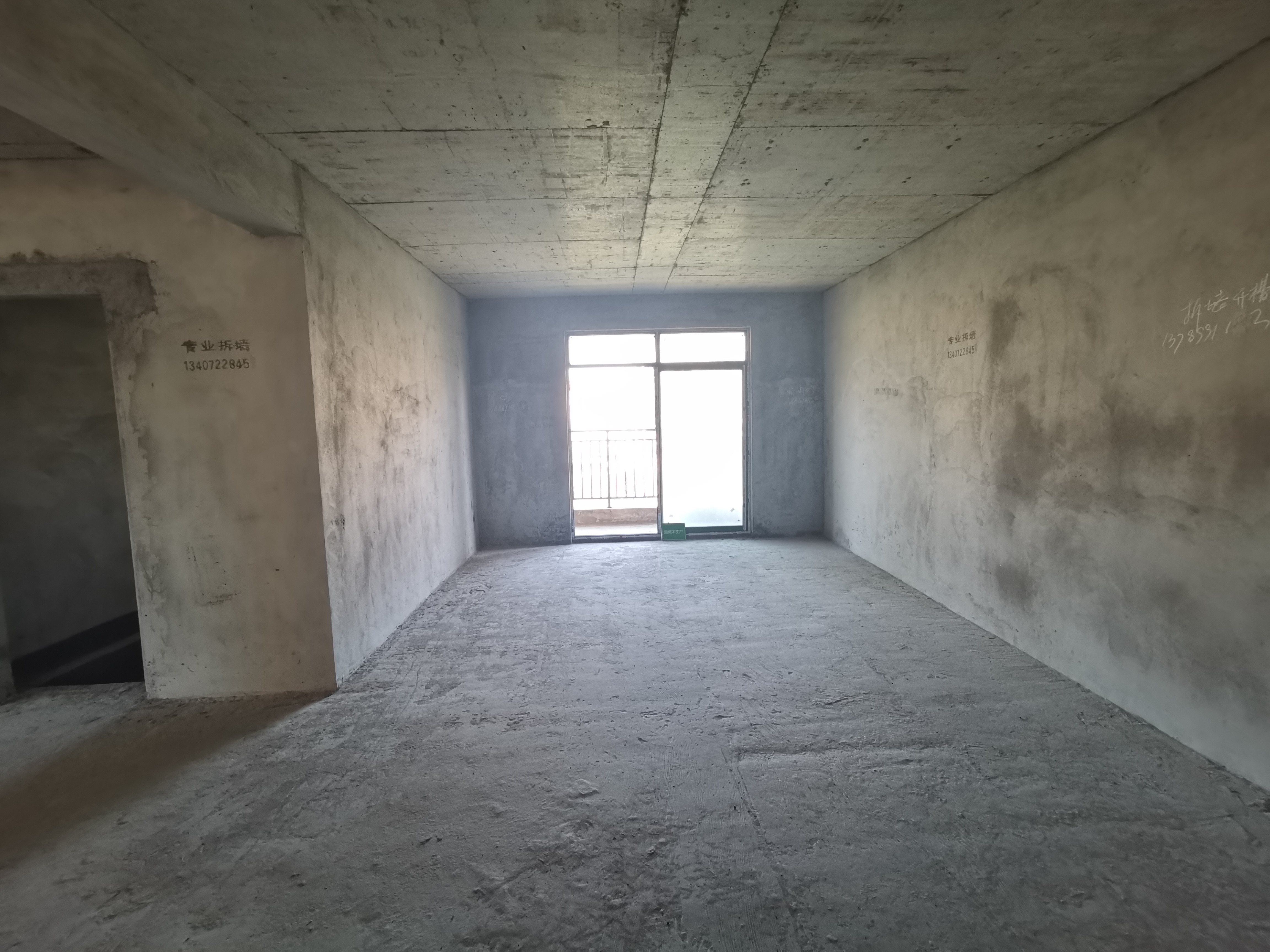 新城五期毛坯大三房 电梯好楼层  业主诚心卖看房方便