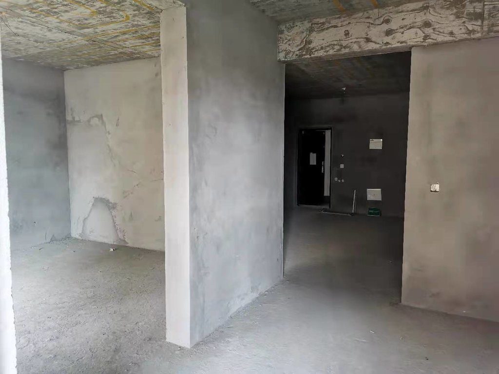 满庭春毛坯小三房看房方便