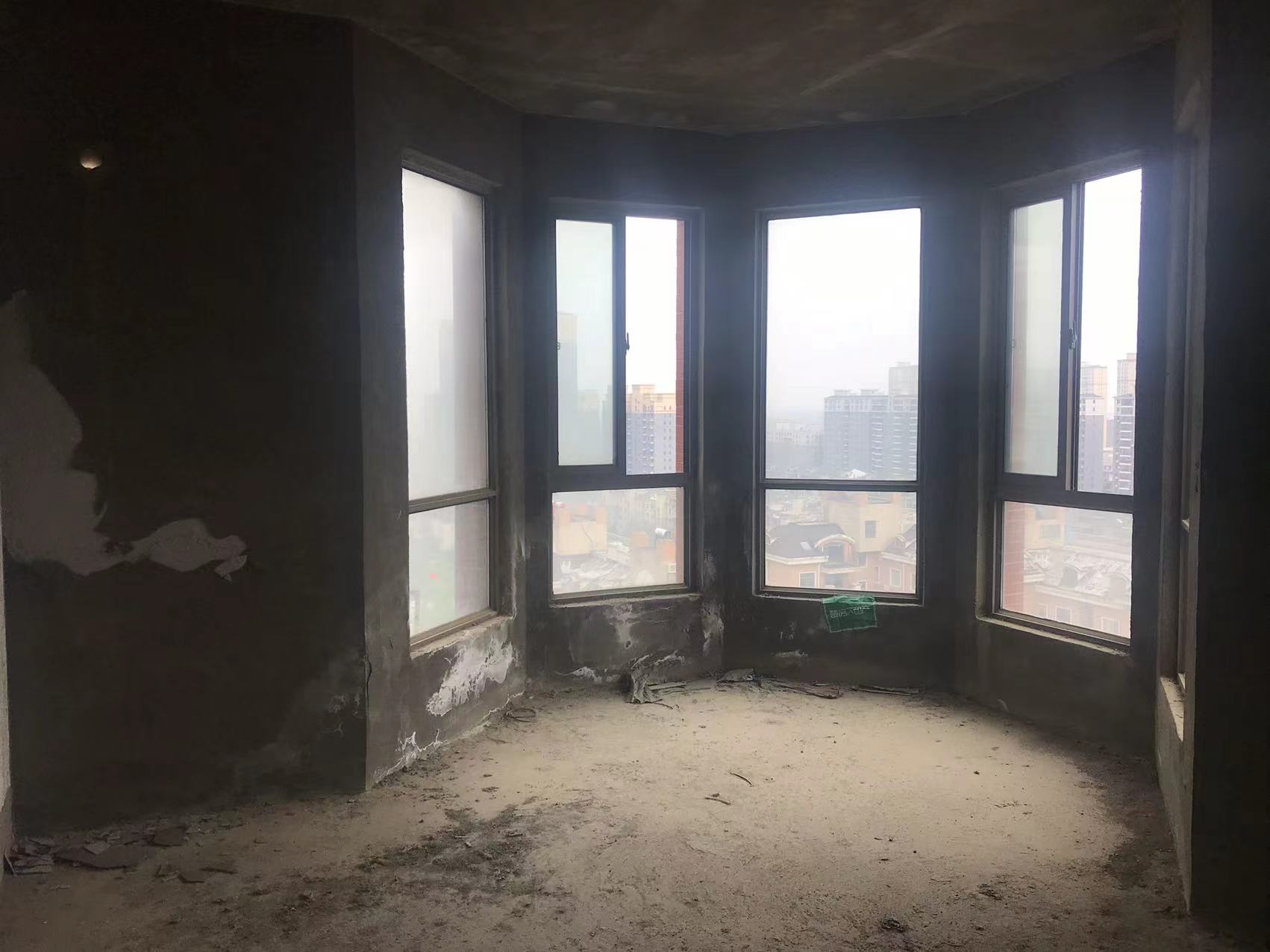 城南金诚花园毛坯大三房南北通透三开间朝南看房方便房东诚意出售可按揭