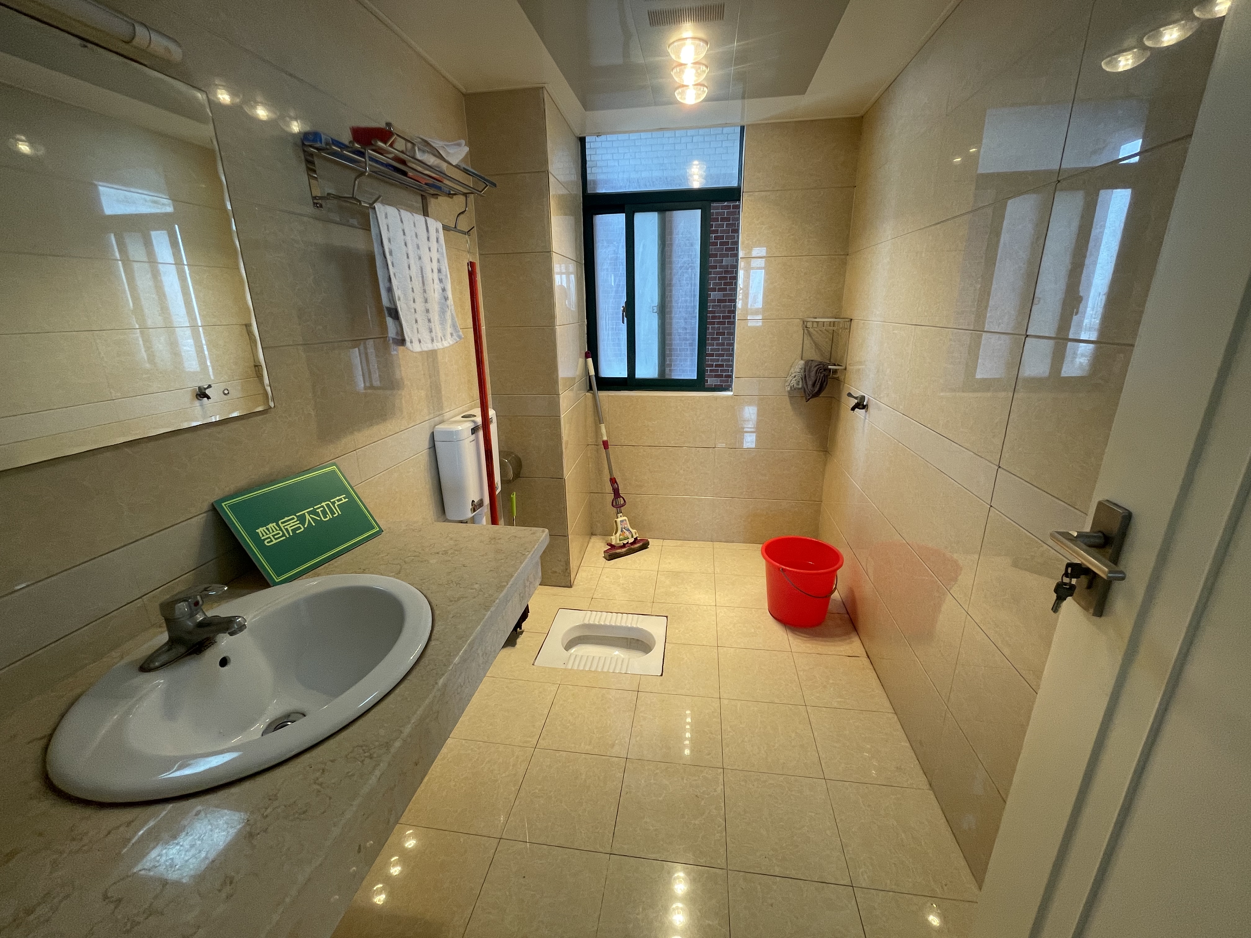 时代广场.车站附近.好地段.采光佳.大三房.证件满二.主要带车位.好停车