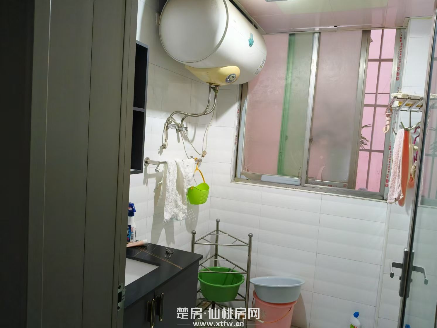 靠近沔小，市中1心地带！精装3房！95新，装修30＋，诚心出售，拎包入住！