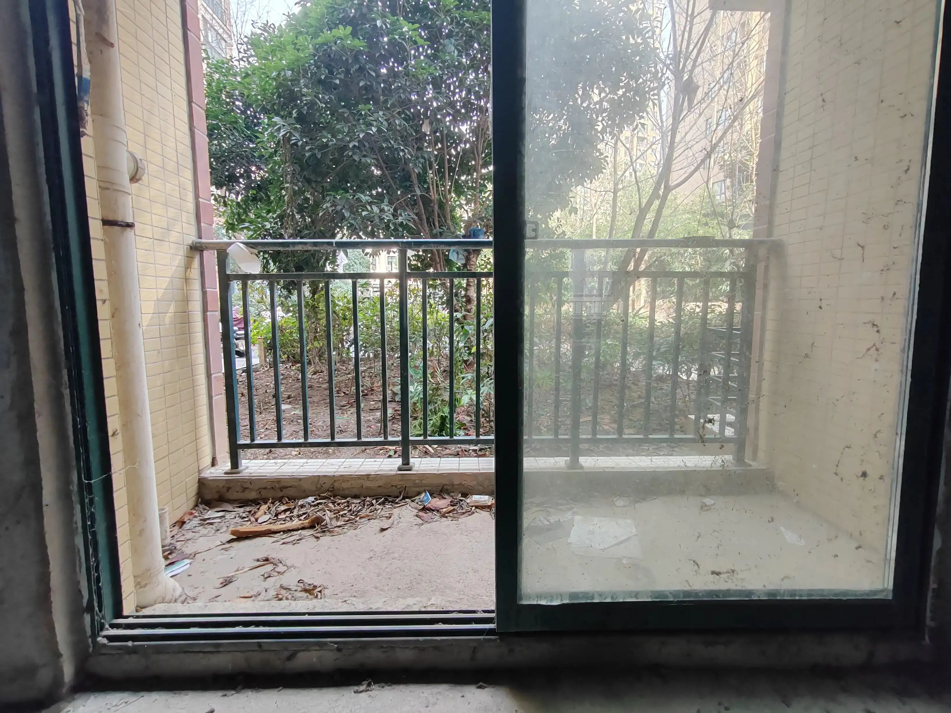 城南，新街，​洋房，一‮带楼‬院子​，南北‬通透，单价3300​，诚心出售