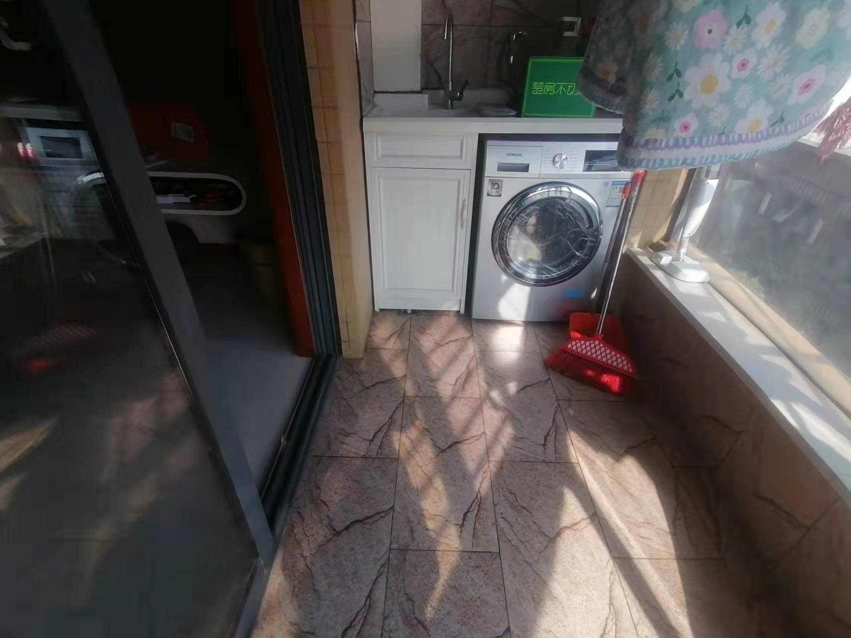 御台公馆精装修小三房证满2年家具家电留下采光超好价格可谈