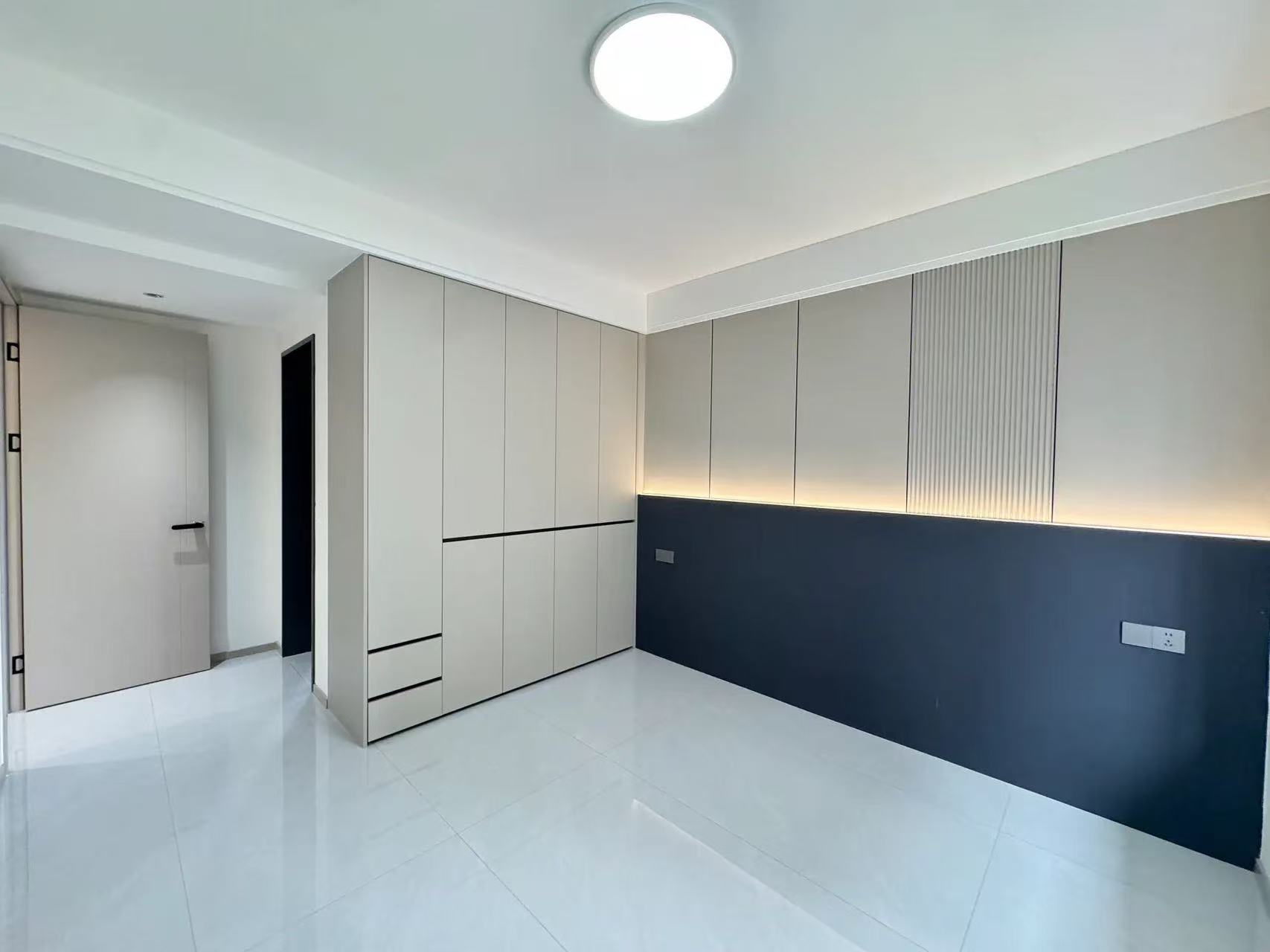 沔阳公园，吾悦广场旁，金台花园，精装三房。朝阳三中小，证满二