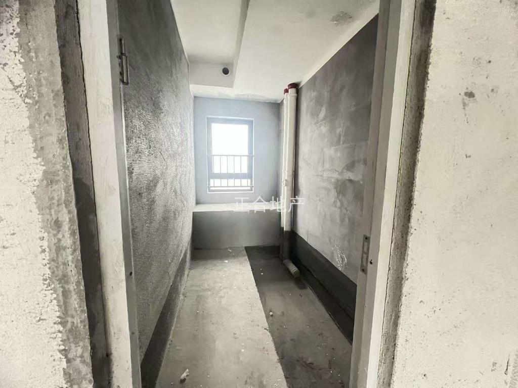 捡漏，城南，吾‮广悦‬场，包满二，不是‬顶楼，好楼层。诚心出售