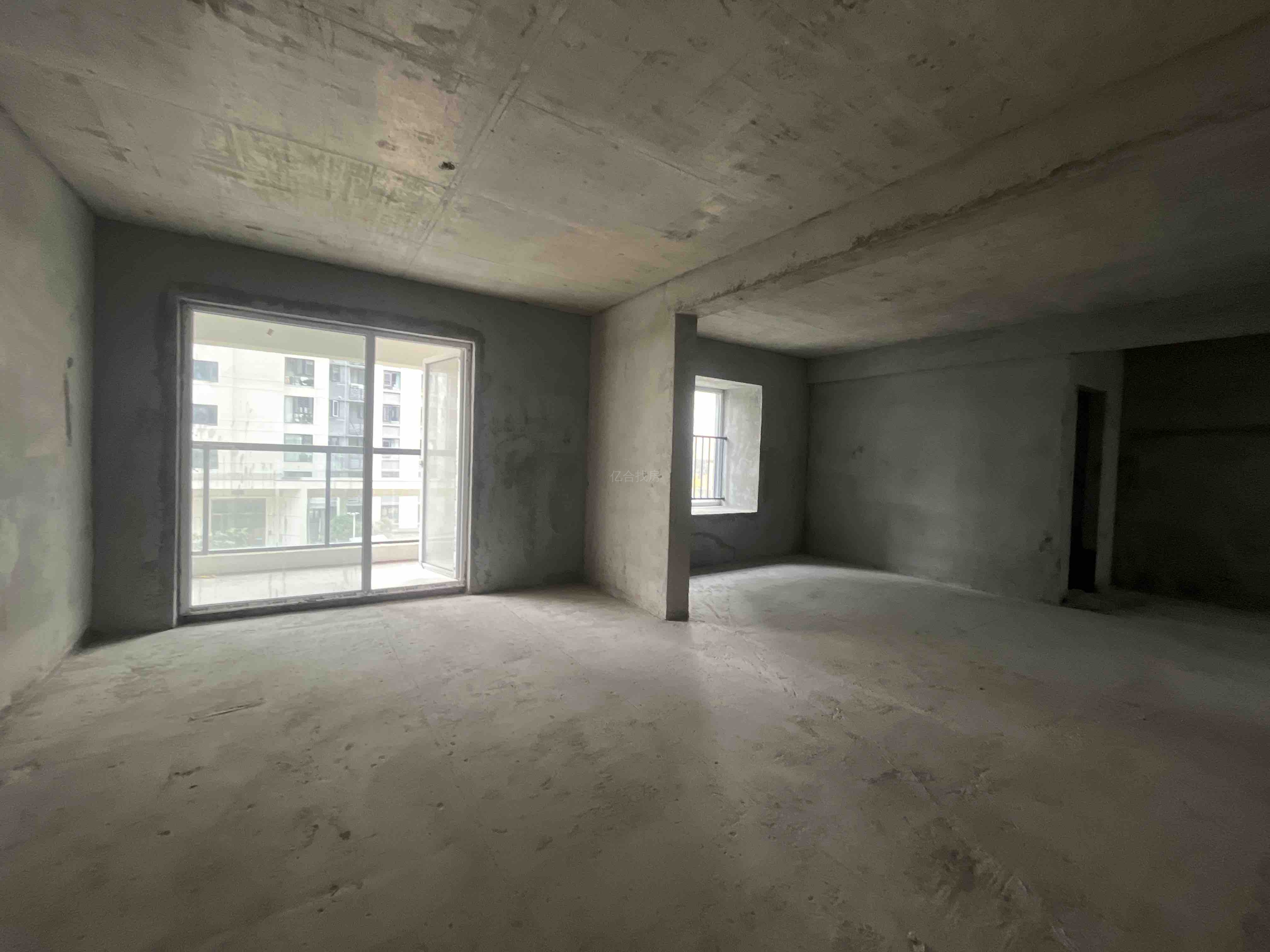 225，降价了，捡漏，蓝天花园，业主急卖！现房！小高层一梯一户南北双阳台，3开间朝南，