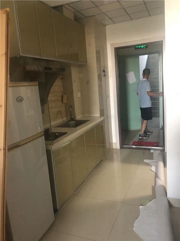 一中对面精装修房诚信出租家电齐全拎包入住