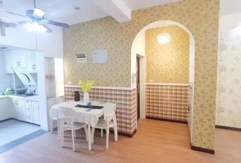 166，现亏本出售，绿地华庭锦城，步梯5楼，精装两房，大阳台，拎包入住