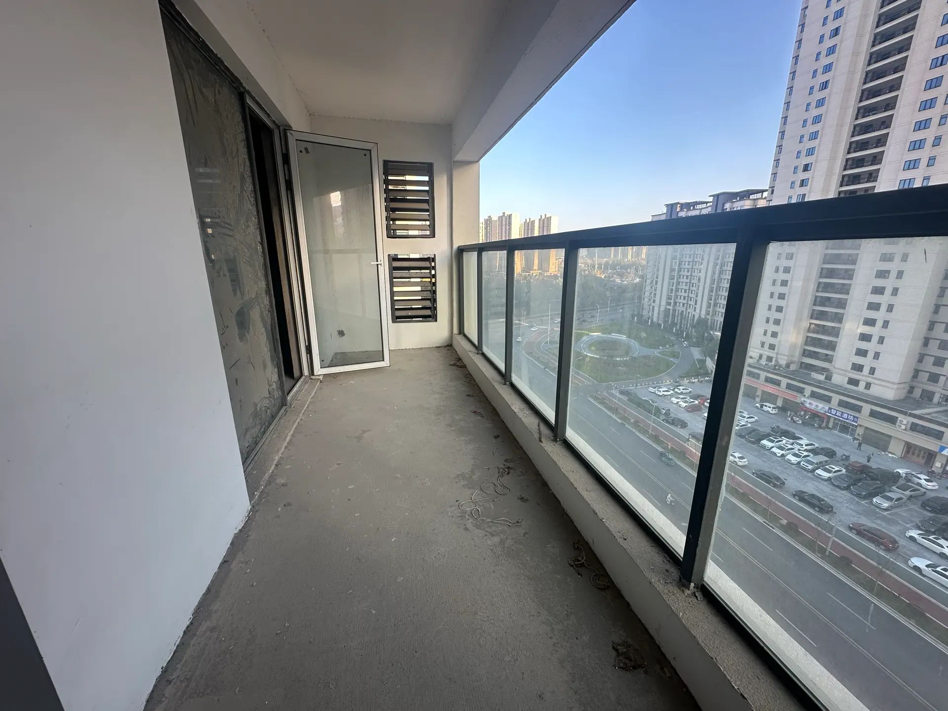 城南，蓝天花园，1梯1户，小高层，下楼朝阳xiao学，好楼层