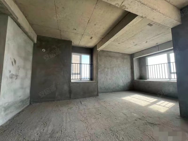 ？满庭春六期，小三房，中间好楼层，视野采光好，单价4600，