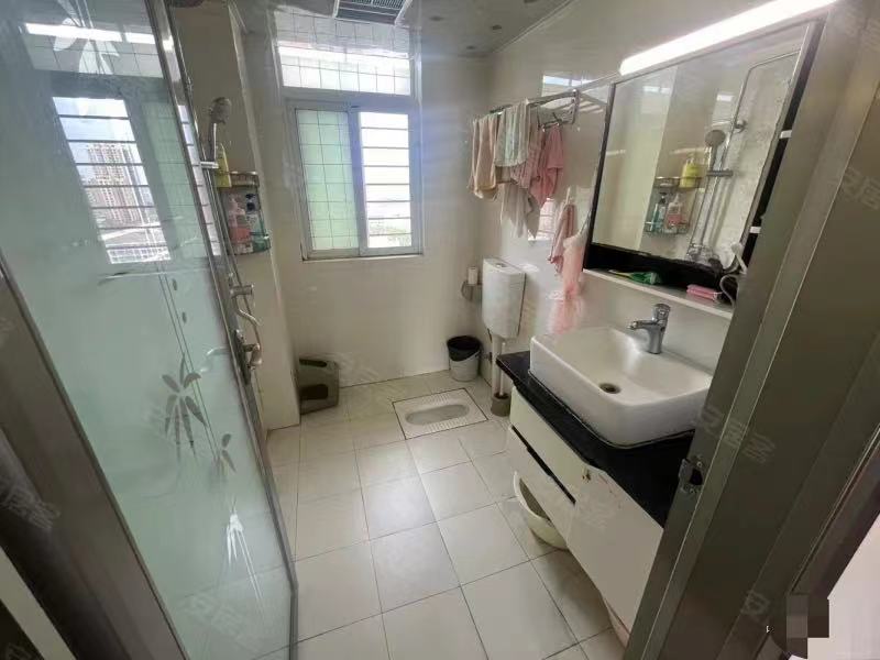 154，亏本出售，和合国际，，电梯17楼，精装三房，东边户，单价5200，证件有惊喜