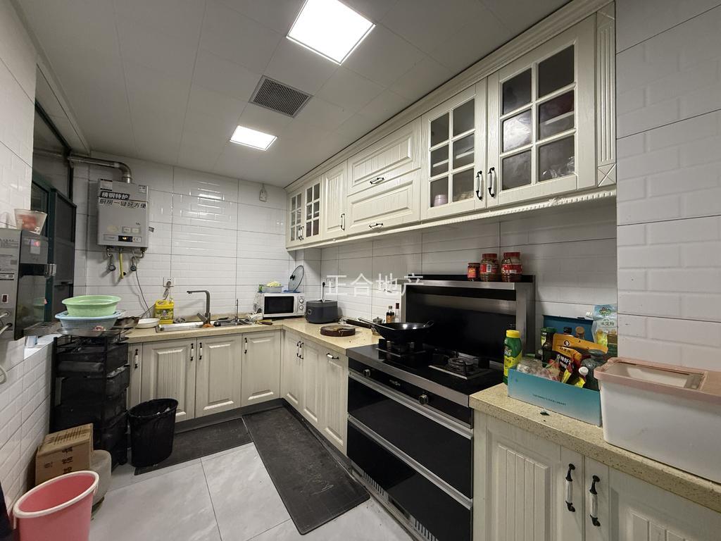 诚心出售，新城一号5期，洋房，精装三房，成色新，南北通透，户型好，证满二