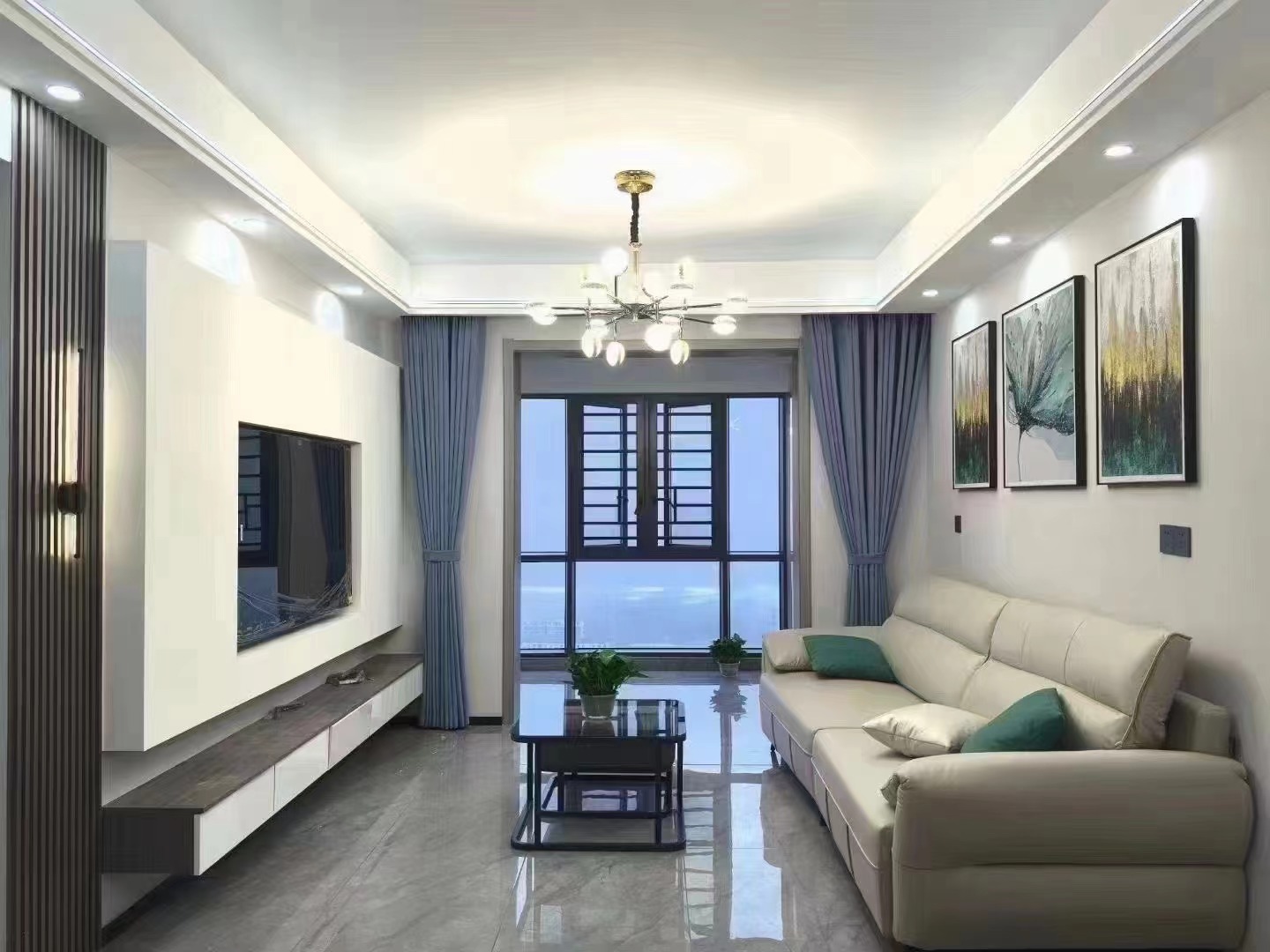 33，诚心出售，森林国际翡冷翠，全新精装三房，采光视野很好，满二