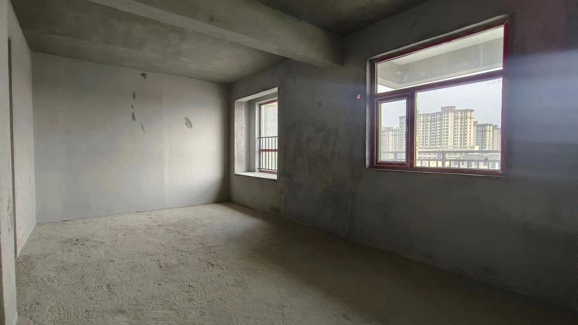 房东亏本出售，风和日丽， 单价4千多  边户检漏 ，南北通透