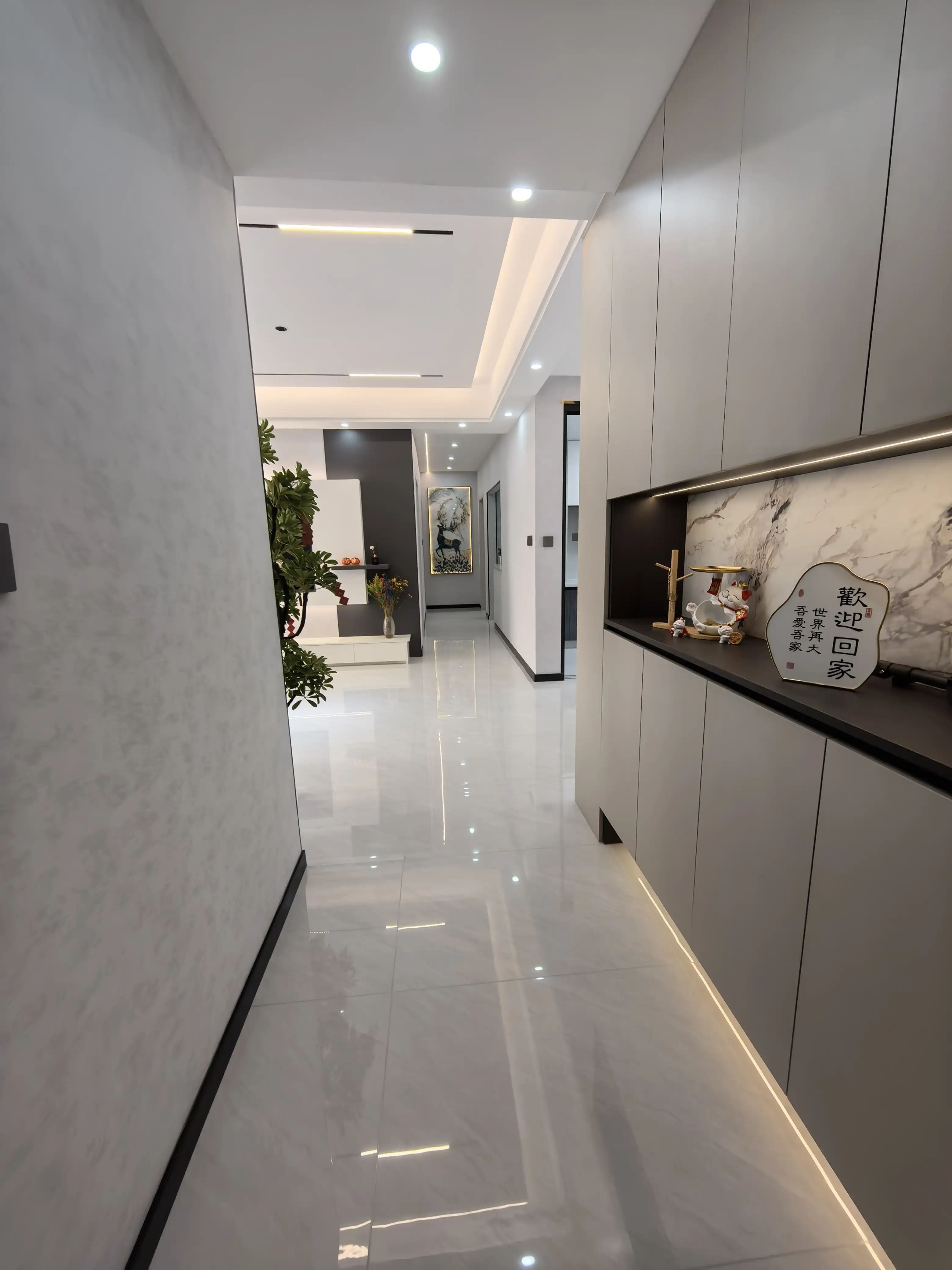 新妇幼对面，鸿昇现代城二期，精装三房两卫，边户，全新装修，好楼层