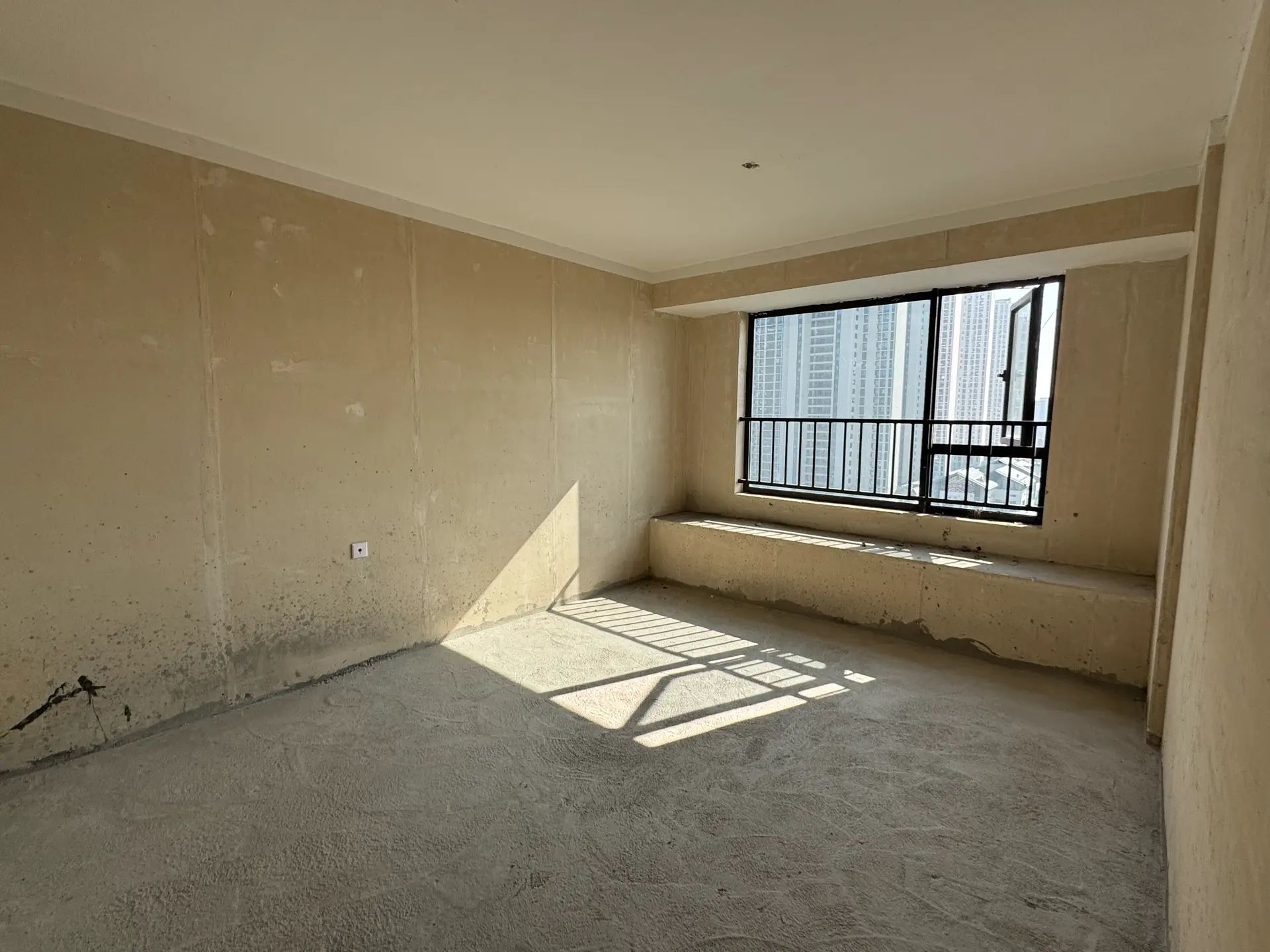 亏本出，城南，吾悦，电梯好楼层11楼，送车位，诚心出售