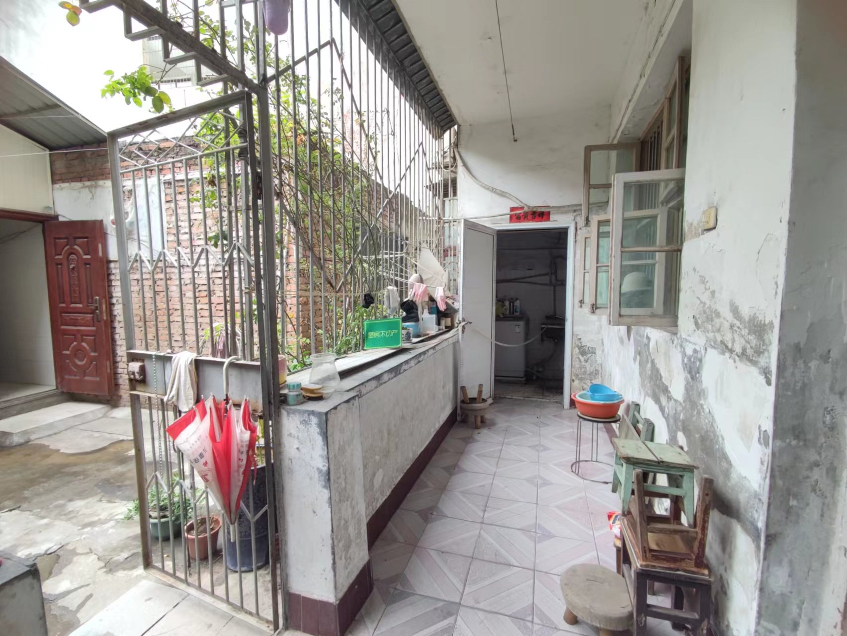 物质局宿舍一楼3房有院子不动产证在手看法方便