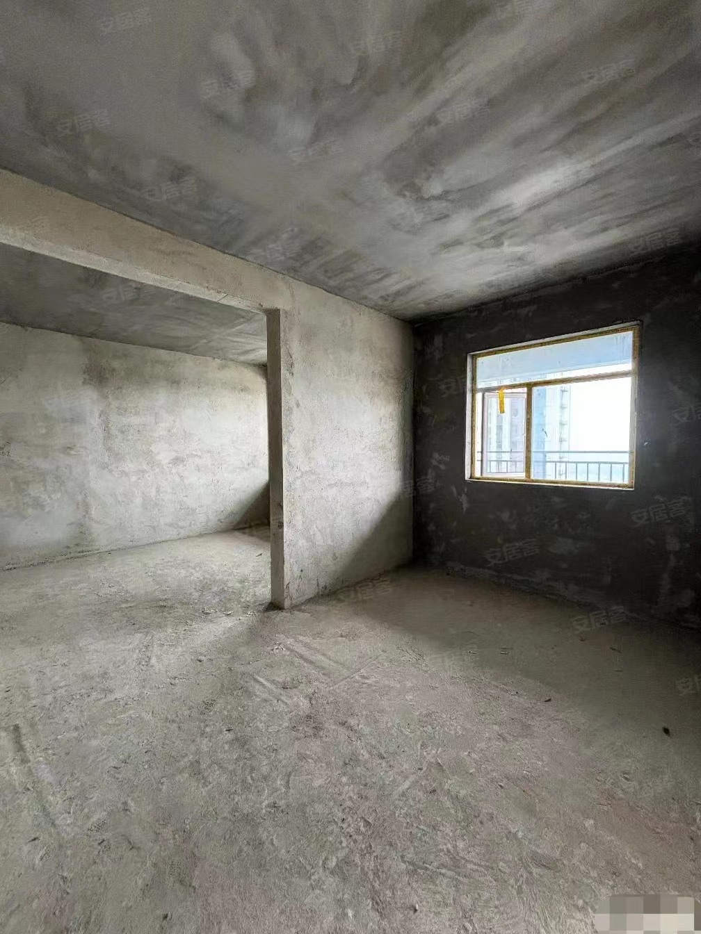 房东亏本出，南城郡，捡漏房，单价4500，好楼层，小区环境好